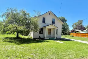 224 Bartlett Ave E, Omak, WA 98841 - Photo 2