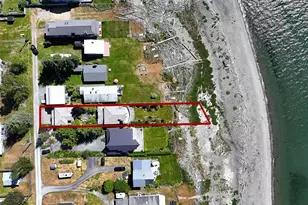 7532 Maxwelton Beach Ln, Clinton, WA 98236 - Photo 2