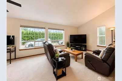 219 7th Street NE, Puyallup, WA 98372 - Photo 8