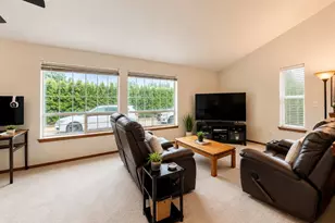 219 7th St NE, Puyallup, WA 98372 - Photo 8