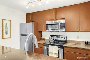 1550 Eastlake Ave E, Seattle, WA 98102 - Photo 18