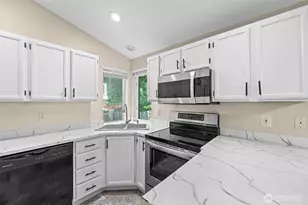 9735 S 222nd St, Kent, WA 98031 - Photo 6