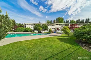 12700 NE 8th St, Bellevue, WA 98005 - Photo 22
