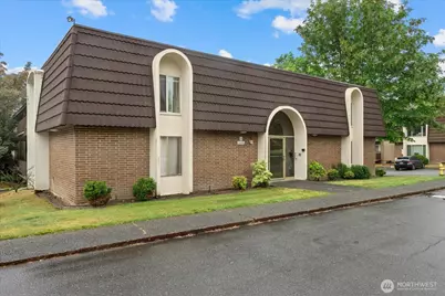 11006 NE 68th Street #819, Kirkland, WA 98033 - Photo 2