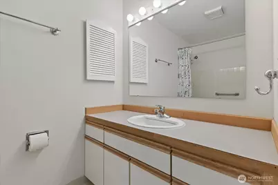 11006 NE 68th Street #819, Kirkland, WA 98033 - Photo 30