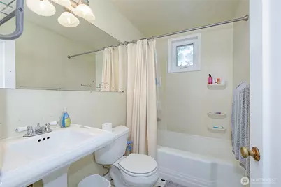 910 E Prospect Street, Seattle, WA 98102 - Photo 16