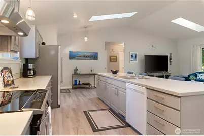 41 E Rainier Drive, Allyn, WA 98524 - Photo 6