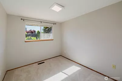 12712 1st Avenue Ct E, Tacoma, WA 98445 - Photo 14
