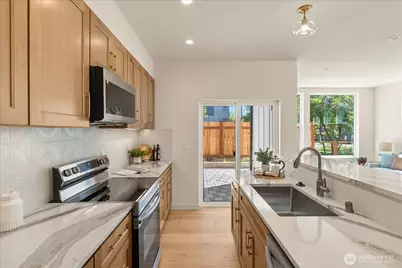 13702 37th Avenue NE, Seattle, WA 98125 - Photo 4