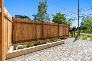 13702 37th Ave NE, Seattle, WA 98125 - Photo 10