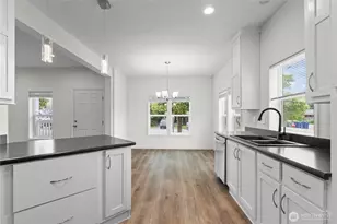226 E Orange Ave, Burlington, WA 98233 - Photo 8