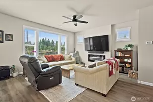 923 NW 26th Wy, Battle Ground, WA 98604 - Photo 8