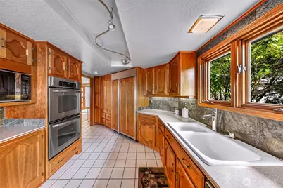 13029 Standring Lane SW, Burien, WA 98146 - Photo 12