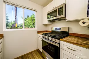 1318 N 184th Ct, Shoreline, WA 98177 - Photo 12
