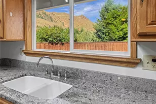 1324 Seneca St, Wenatchee, WA 98801 - Photo 12