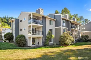 10822 E Riverside Dr, Bothell, WA 98011 - Photo 1