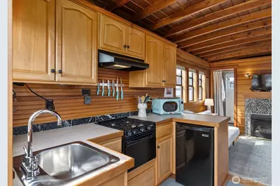 2401 N Northlake Way #E7, Seattle, WA 98103 - Photo 8