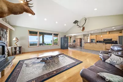 966 Lookout Road, Castle Rock, WA 98611 - Photo 6