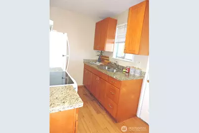10233 10th Avenue SW, Seattle, WA 98146 - Photo 8