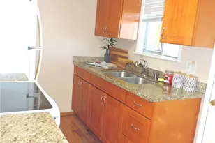 10233 10th Ave SW, Seattle, WA 98146 - Photo 8