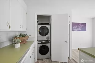 914 6th Ave N, Seattle, WA 98109 - Photo 8
