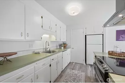 914 6th Avenue N #201, Seattle, WA 98109 - Photo 6