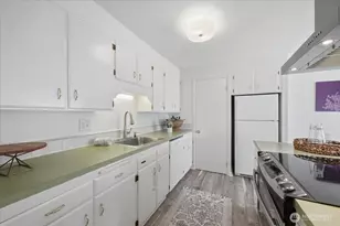 914 6th Ave N, Seattle, WA 98109 - Photo 6