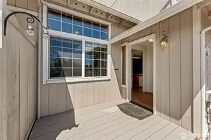 442 E 31st St, Bremerton, WA 98310 - Photo 2
