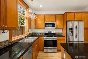 1905 NE 125th St, Seattle, WA 98125 - Photo 8
