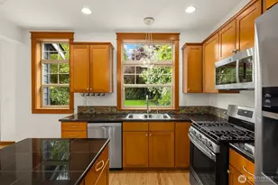 1905 NE 125th St, Seattle, WA 98125 - Photo 6