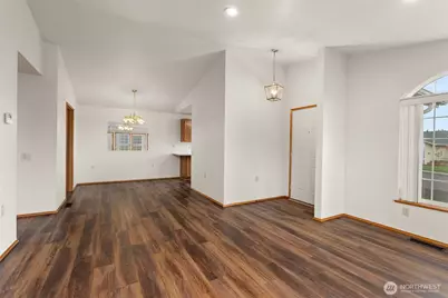 108 Carl Sandburg Drive, Centralia, WA 98531 - Photo 6