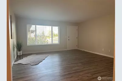 1010 W Pioneer, Puyallup, WA 98371 - Photo 10