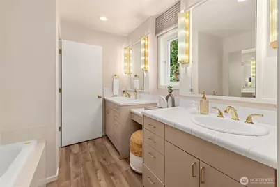 9210 Parkwood Ridge Road, Mercer Island, WA 98040 - Photo 18