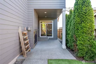 18428 Village Pkwy E, Bonney Lake, WA 98391 - Photo 4