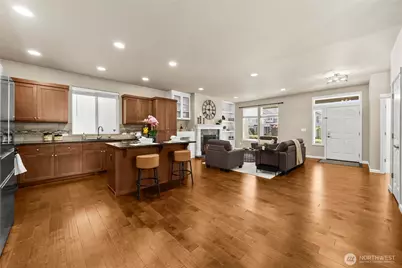 18428 Village Parkway E, Bonney Lake, WA 98391 - Photo 14