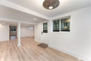 5523 Woodlawn Ave N, Seattle, WA 98103 - Photo 8