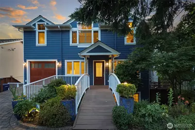 13133 Holmes Point Drive NE, Kirkland, WA 98034 - Photo 2