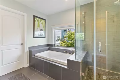 9844 Arrowsmith Avenue S, Seattle, WA 98118 - Photo 32