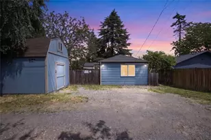 9745 Evanston Ave N, Seattle, WA 98103 - Photo 2