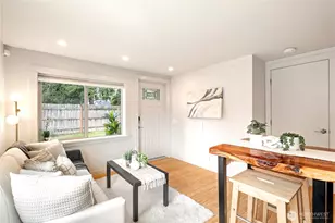 9745 Evanston Ave N, Seattle, WA 98103 - Photo 16