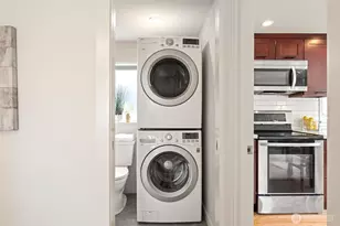 9745 Evanston Ave N, Seattle, WA 98103 - Photo 24