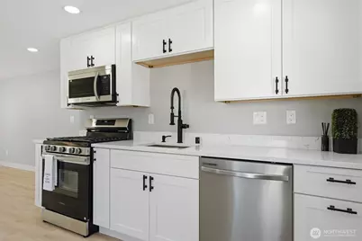 14402 Washington Avenue SW #3, Lakewood, WA 98498 - Photo 4