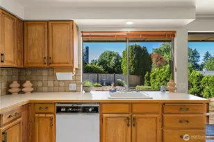 17326 NE 18th Pl, Bellevue, WA 98008 - Photo 12