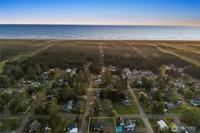 4202 L Place, Seaview, WA 98641 - Photo 4