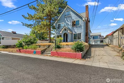 330 Roosevelt Avenue, Wenatchee, WA 98801 - Photo 2