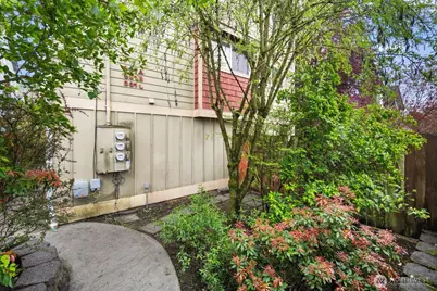 337 N 105th Street #A, Seattle, WA 98133 - Photo 2