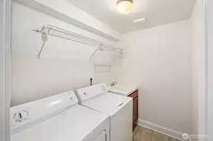 337 N 105th St, Seattle, WA 98133 - Photo 12