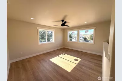22 Benjamin Place, Malaga, WA 98828 - Photo 22