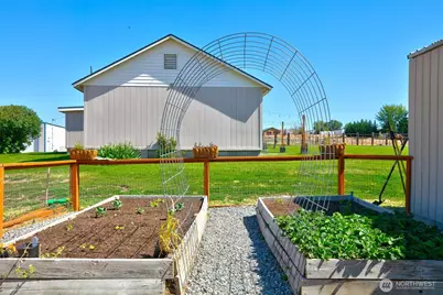 1240 W Huntzinger Road, Selah, WA 98942 - Photo 14