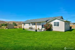 1240 W Huntzinger Rd, Selah, WA 98942 - Photo 1